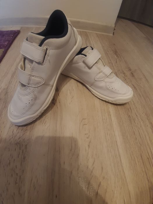 Vand adidași de copii de la Decathlon, mărimea 36.