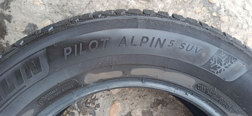 235/65/R17 Michelin Pilot Alpin 5