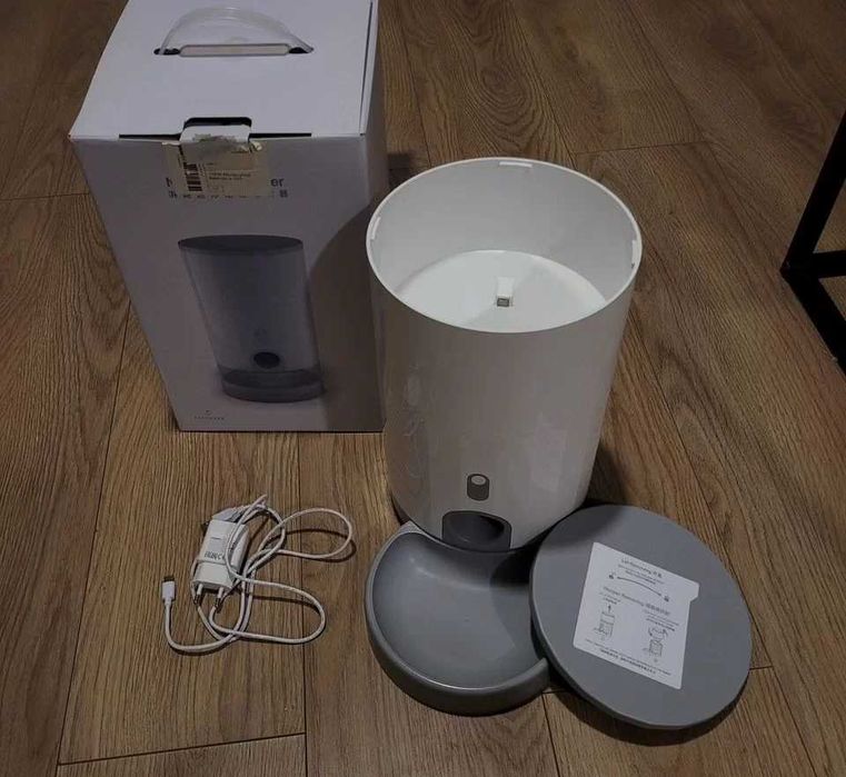 Умная кормушка с Wi-Fi для кошек и собак Petoneer - срочно