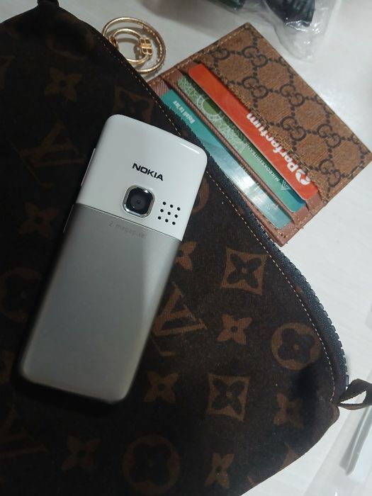 Assalom alekum telefonlar sotiladi Original Nokia 6300 Qora Oq Silver