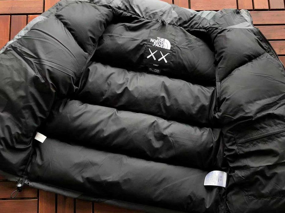 Geaca The North Face Kaws puffer noua