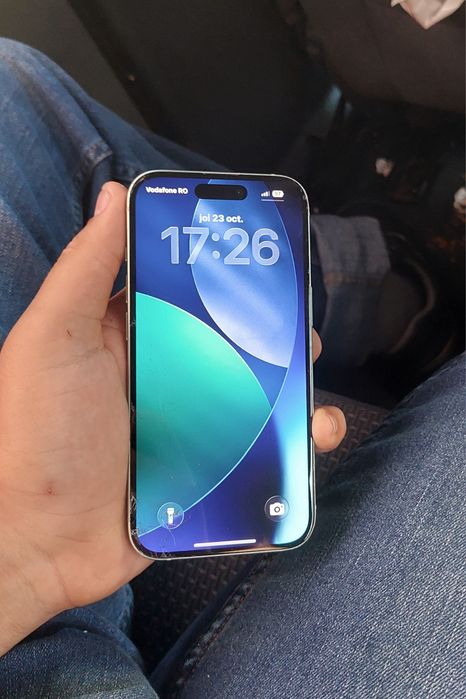 Vând sau schimb  iphone 15 fisurat