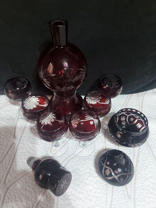 Vând set pahare sticla rubin