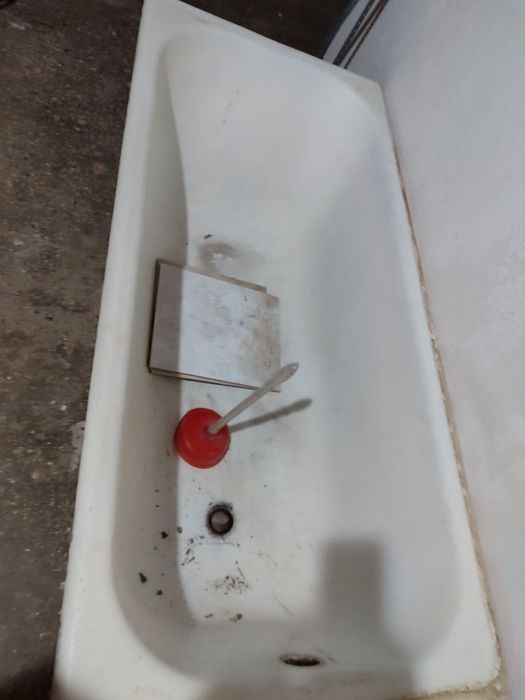 Продаётся чугунная ванна