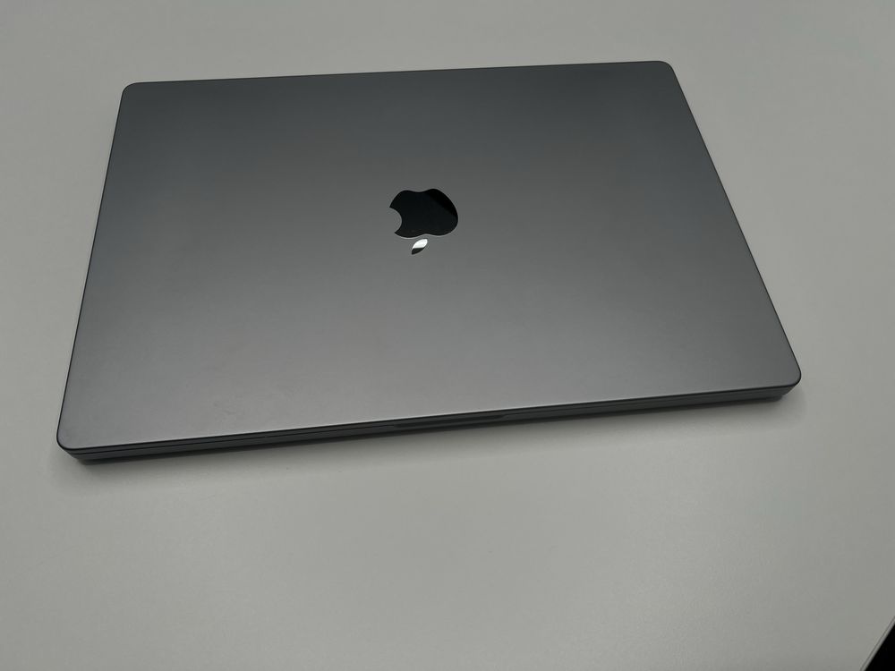 MacBook Pro 16” M1 16GB RAM 512 SSD