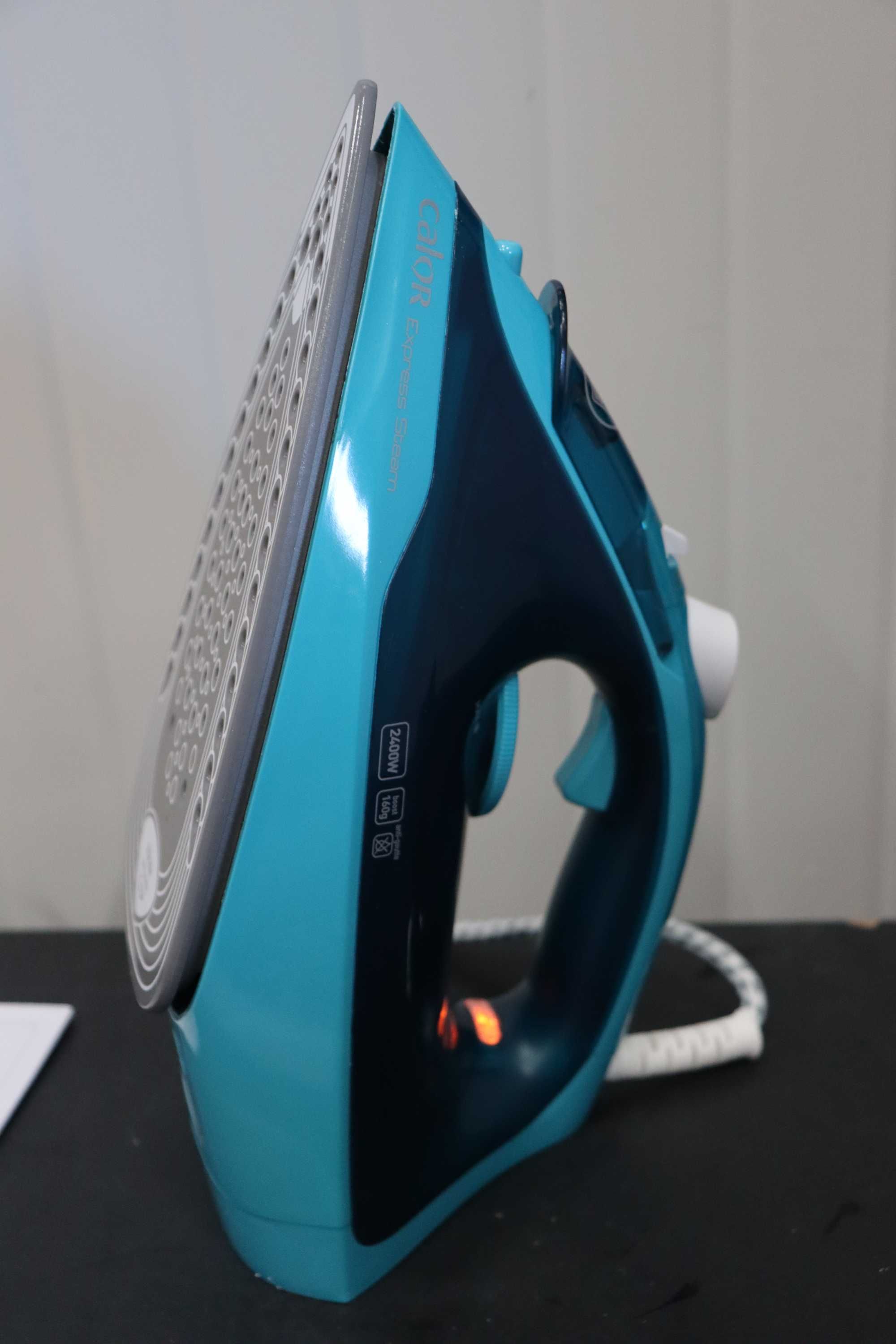 Парна ютия Calor Express FV2851C0, 2400W, парен удар 160г