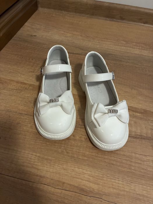 Детски лачени обувки номер 33