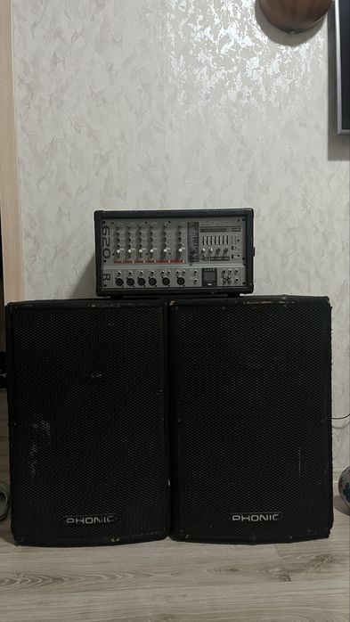 Продаи апаратуру пульт с 2 колонками фирма PHONIC