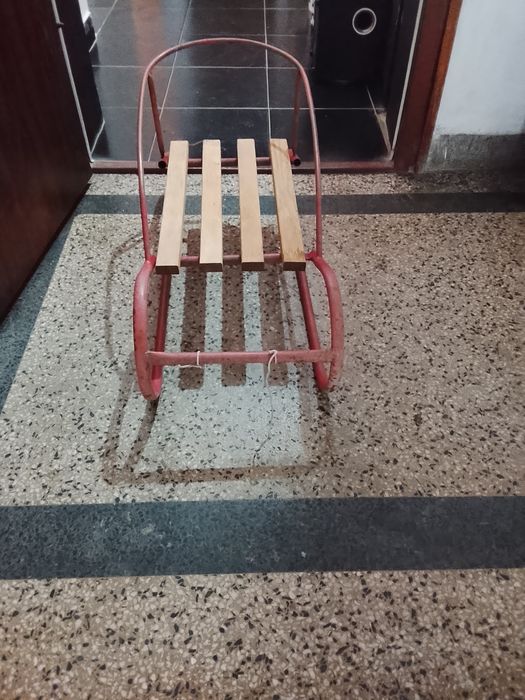 Продавам детска шейна