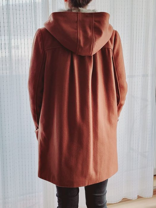 Palton din stofa de lana si gluga captusita cu blana naturala