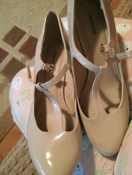 Vând pantofi casual ptr dama