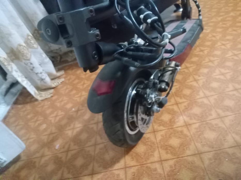 Продам самокат на запчасти очень срочно