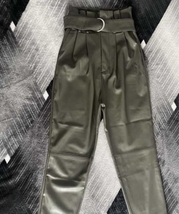 Pantaloni talie inalta