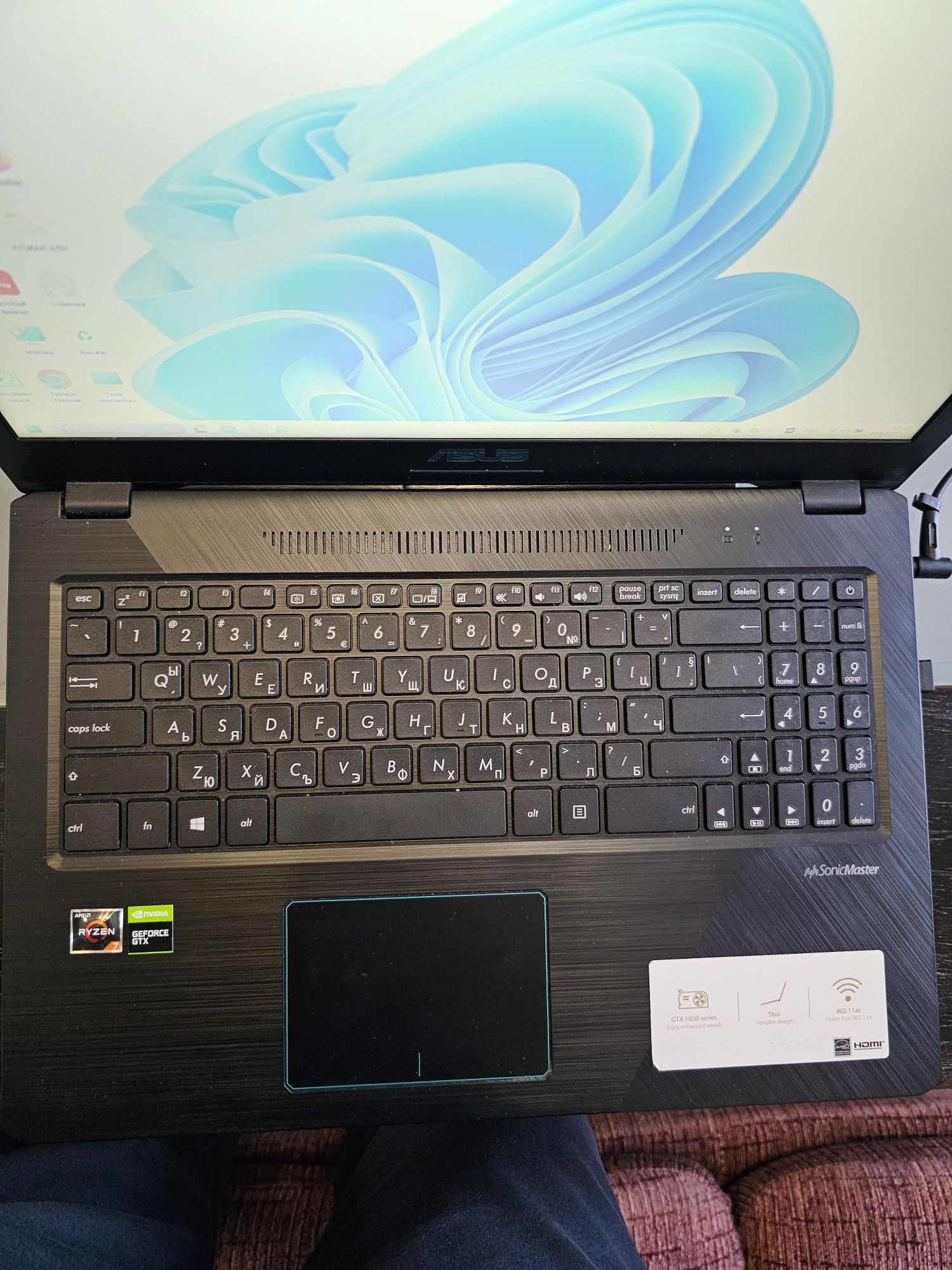 Лаптоп ASUS VivoBook X570DD AMD Ryzen 7 3700U