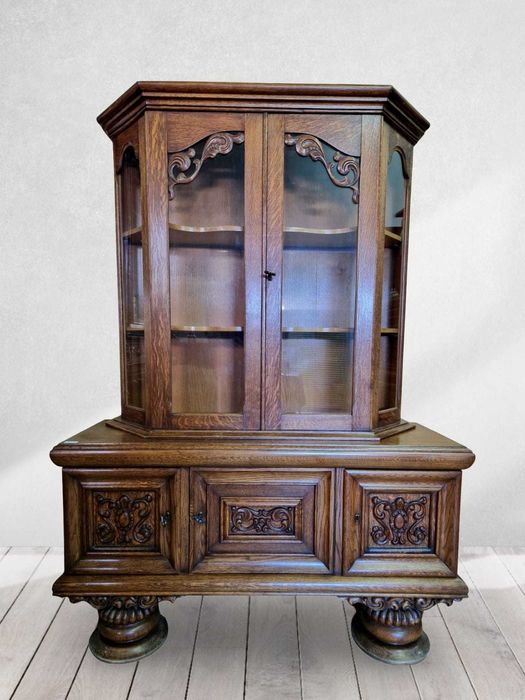 Шкаф барче масив с уникална дърворезба