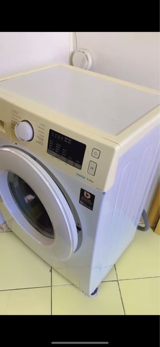 Продаю машинку Самсунг 6 кг