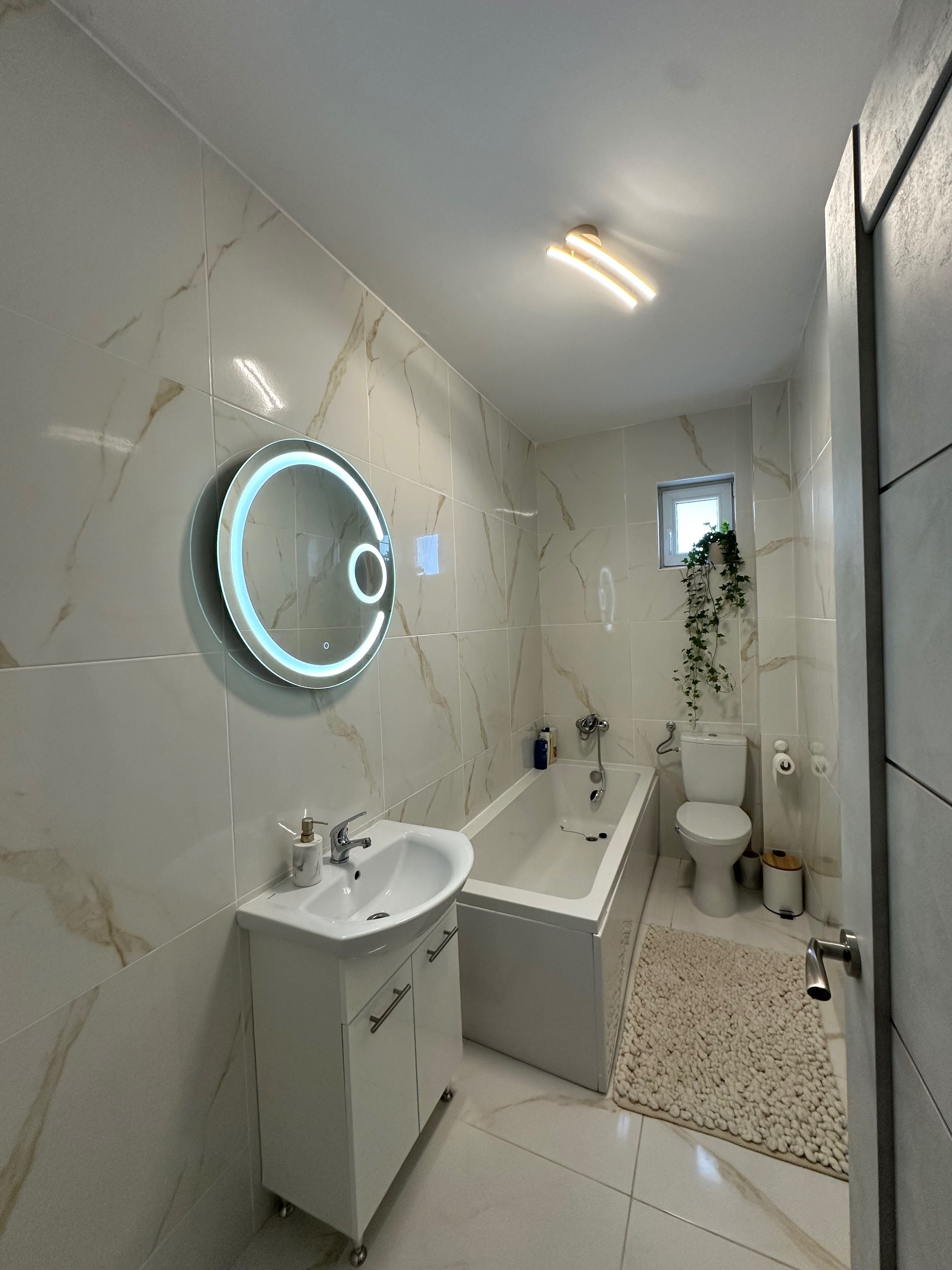 Apartament 3 camere + grădină proprie