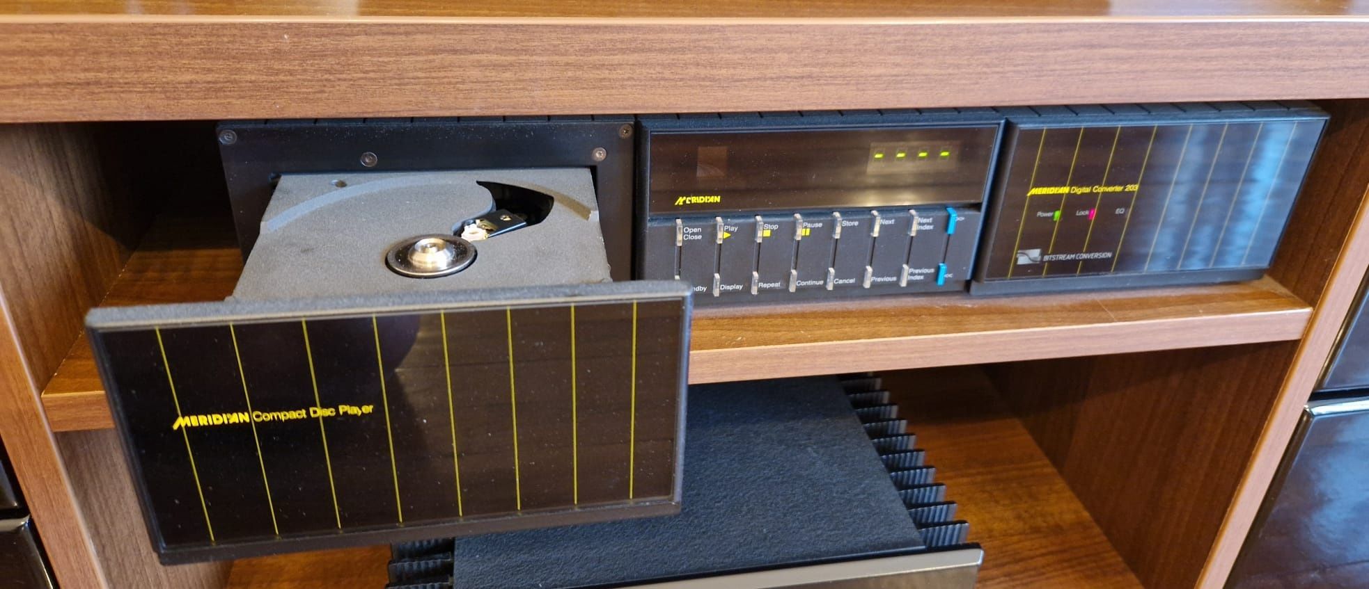 Meridian 200 CD player transport+ Meridian 203 DAC+дистанционно