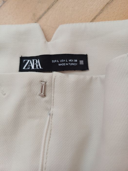 Панталони  L размери рокля ZARA М размер