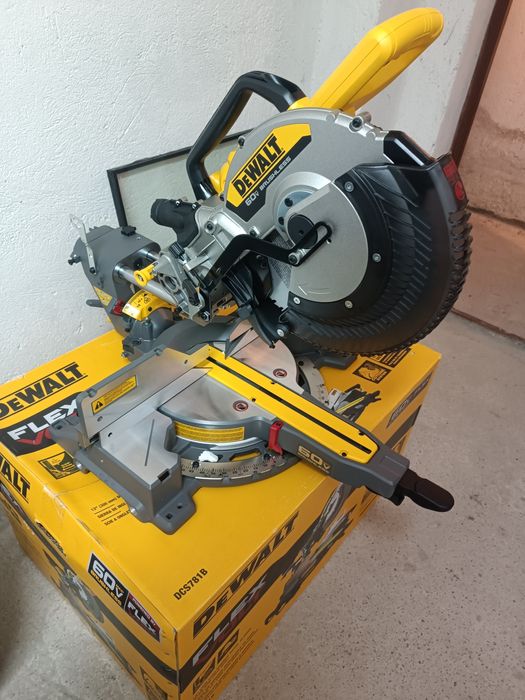 Fierastrau stationar DeWalt 305mm