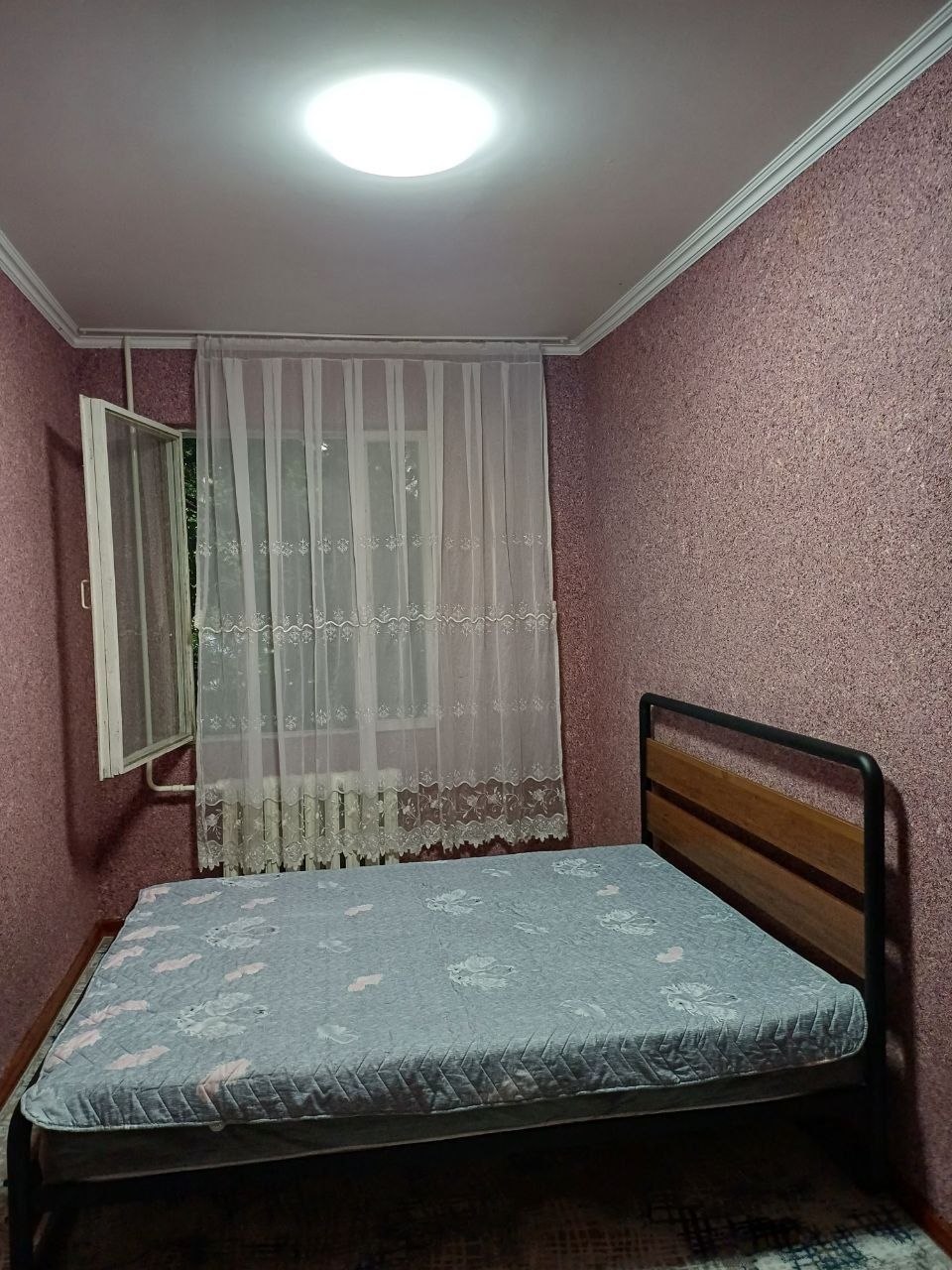 Arenda jukivskiy banitsa yonda 14 kv 2/2/4 350 Uye