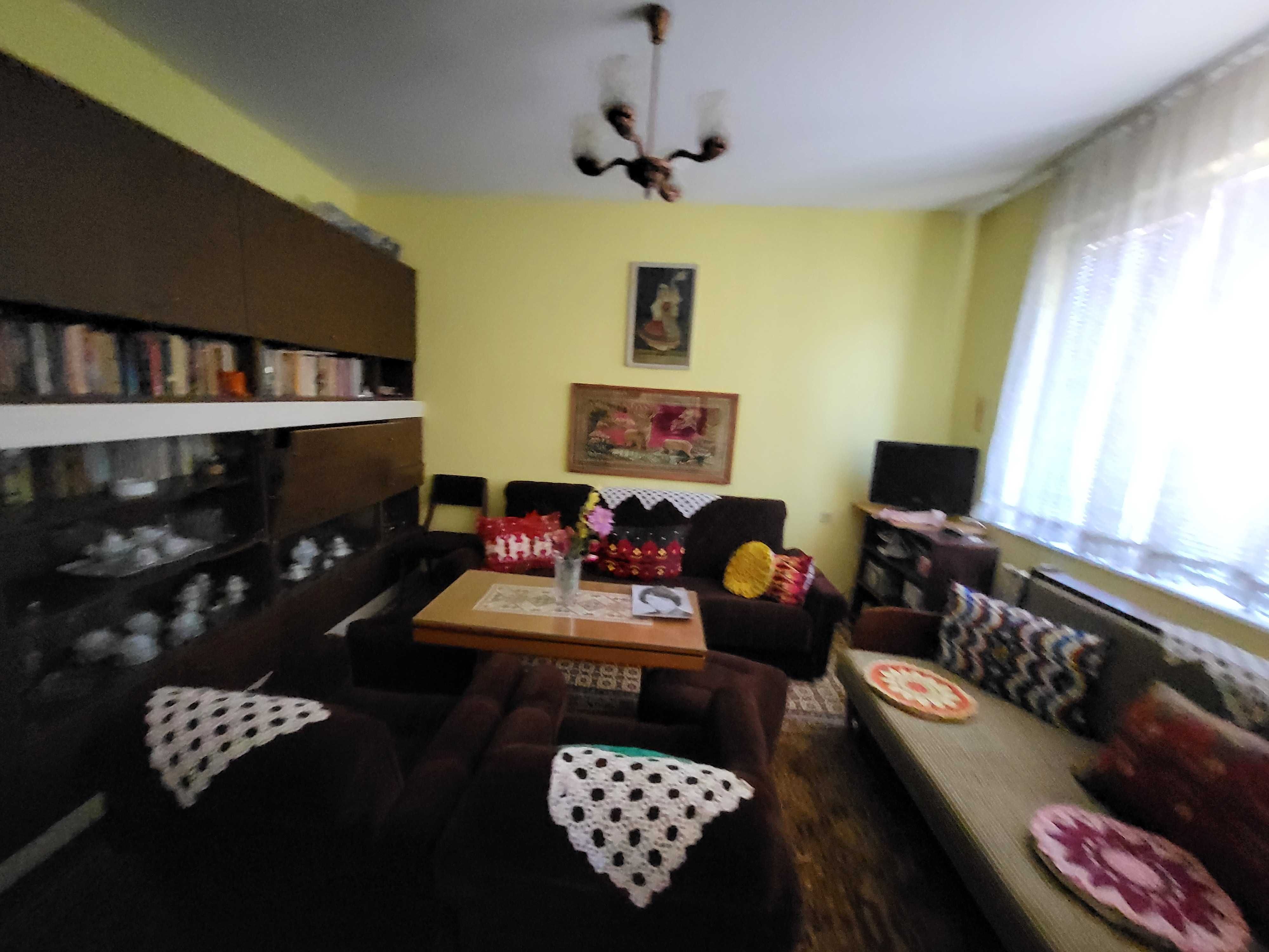 Продавам къща в гр.Пещера