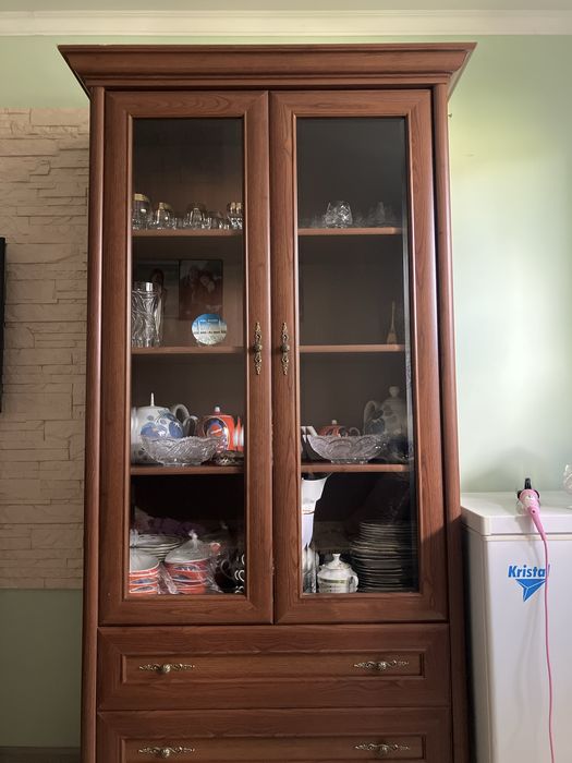 Продаю сервант в хорошем состоянии