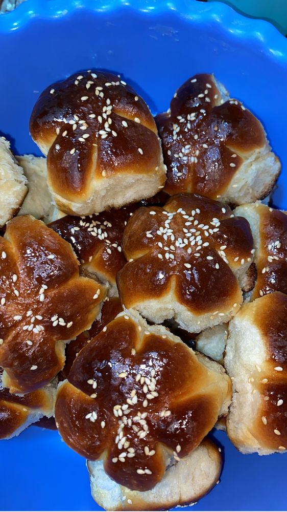 Домашняя выпечка , пироги , медовый торт , булочки .