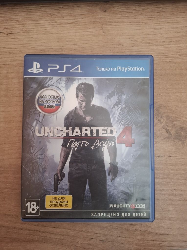 Диск Uncharted 4 и Minecraft