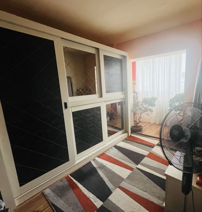 Persoana fizica,vand apartament 4 camere,Manǎştur,str.Calea Floresti