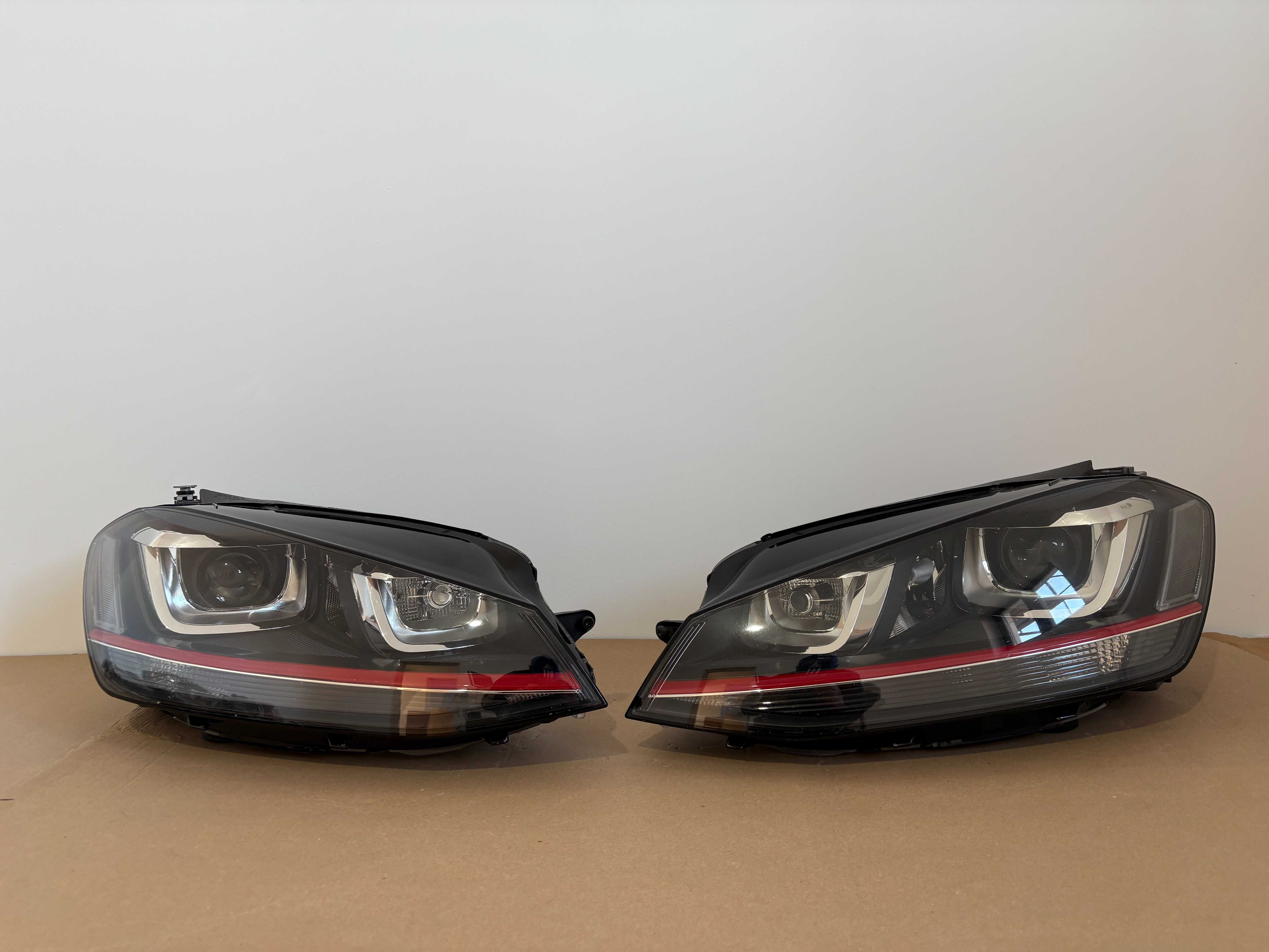 Far stanga bixenon Vw Golf 7 GTI dupa 2013 original cod 5G1941031A