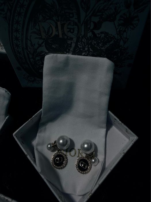 Обеци видове Dior