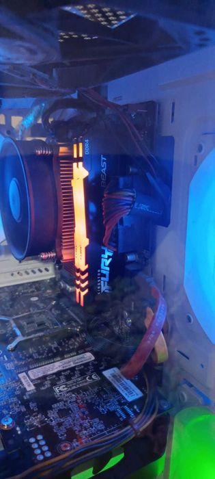 Продам оперативную память Kingston FURY RGB (16Gb) DDR4