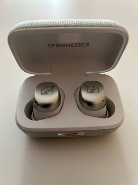 Слушалки Sennheiser MOMENTUM True Wireless 4 - бели