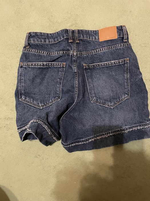 Къси панталони и спортна блузка