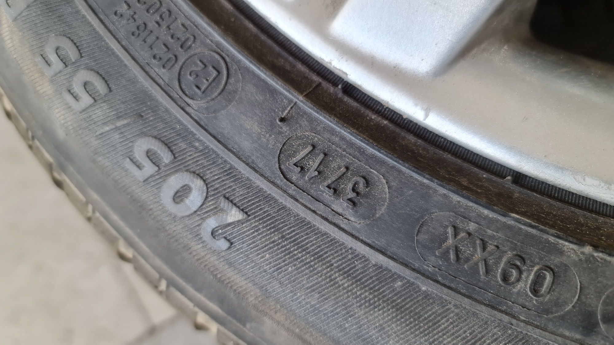 Оригинални VW 16 цола 5x112 et37 7j ,зимни гуми