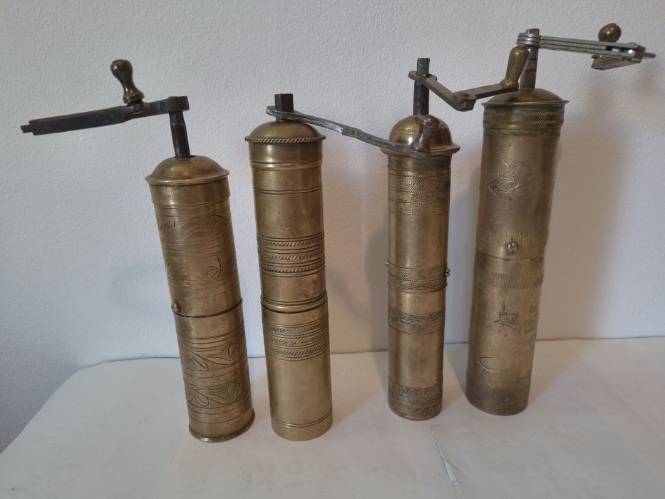 Râșniță veche alama, râșniță românească Reșița