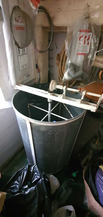 Centrifuga foarte mare pentru miere