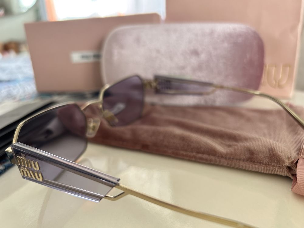 Дамски слънчеви очила MIU MIU
