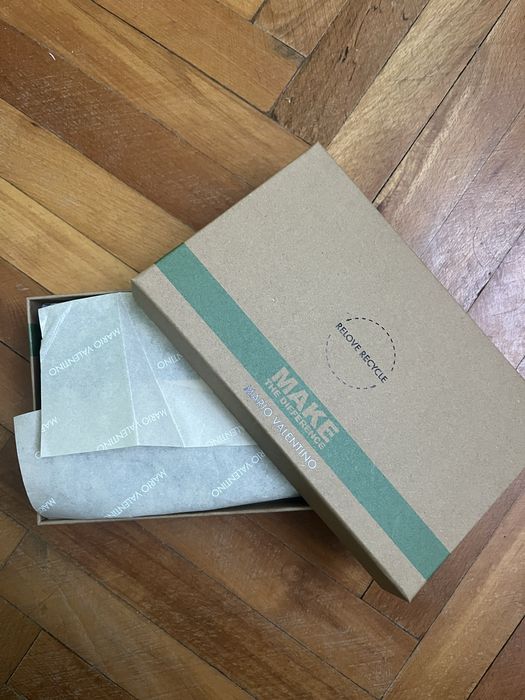 Ново портмоне нa Valentino