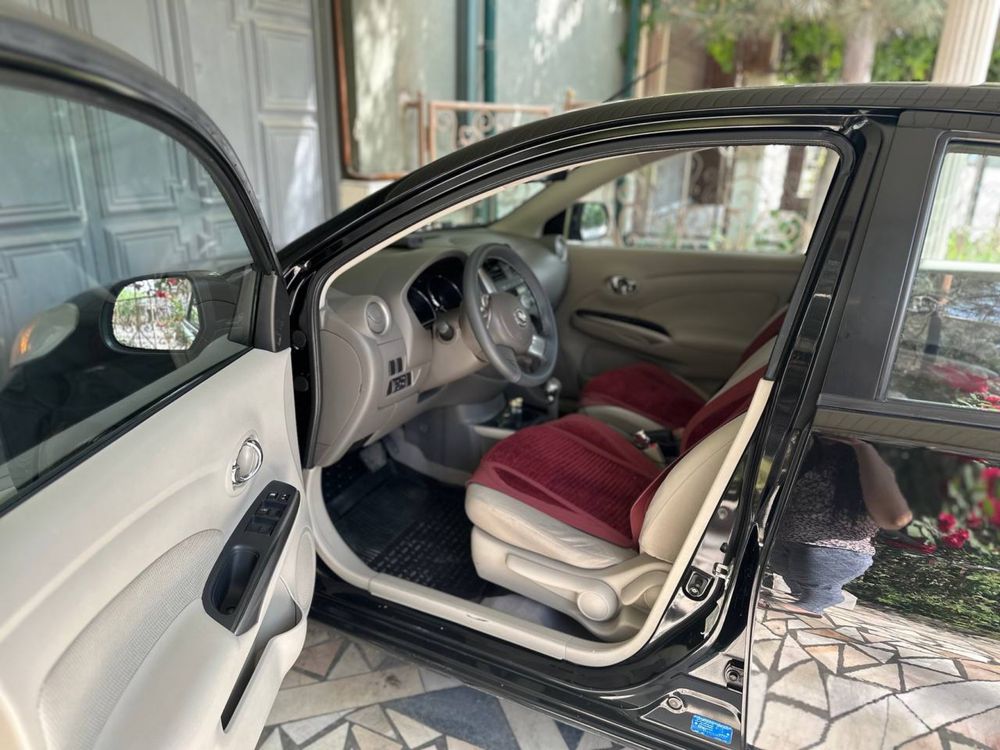 Срочно продам nissan sunny 2012 года в идеальном состоянии краска 100%
