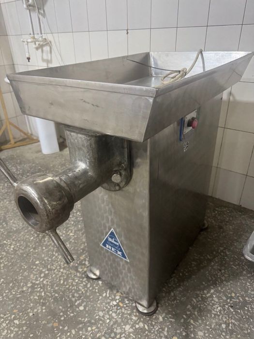 Мясорубка промышленные, б/у, состояние отличное