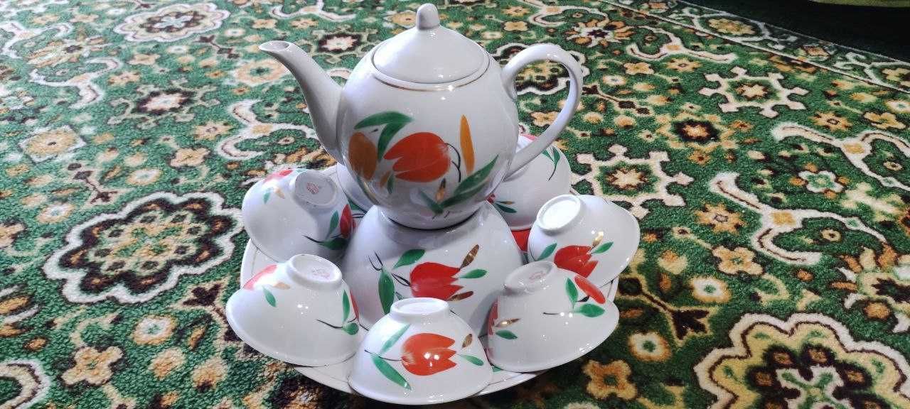 Чайный сервиз. Красивый комплект из чайника , пиал , лягана и косы .