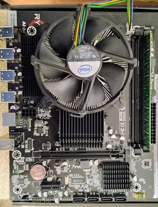 Kit procesor Intel I7-920 2.66GHz +placa de baza +cooler +8GB RAM DDR3