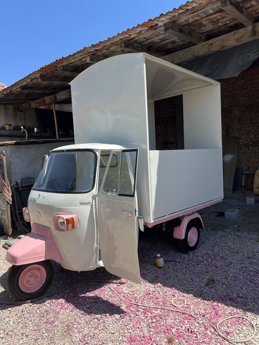 Piaggio ape box,gelato,street food