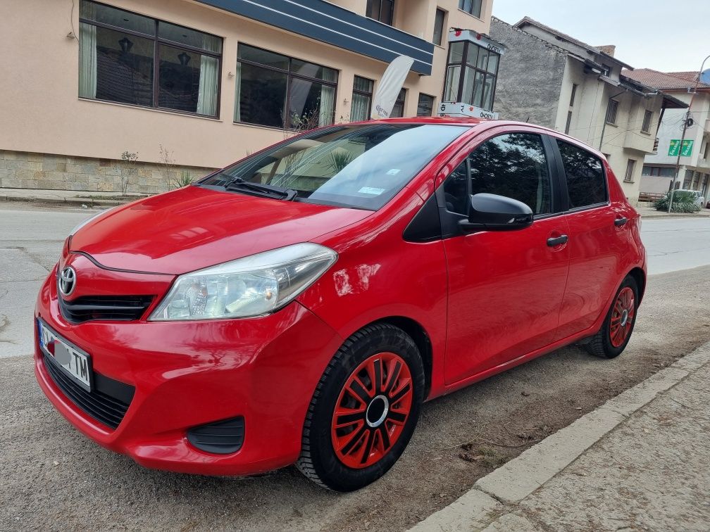 Toyota yaris 1.3 бензин