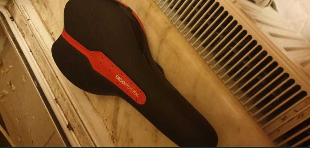 Sa bicicleta de viteza ergonomica cu insertie carbon