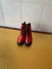 Продам ботинки жен. из натур. кожи красного цвета (сделано в Германии)