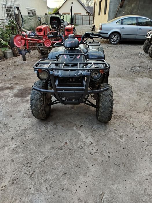 Vând atv linhai de 300