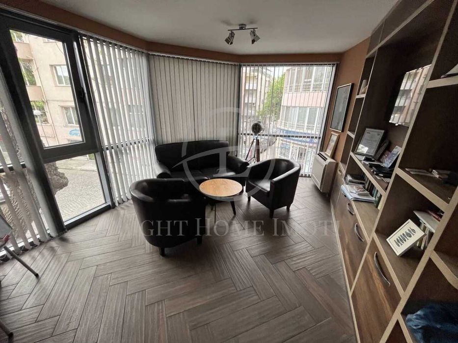 Продава се Двустаен апартамент в Пловдив, Център - 70 кв.м за 2572 €/кв.м - Снимка #1